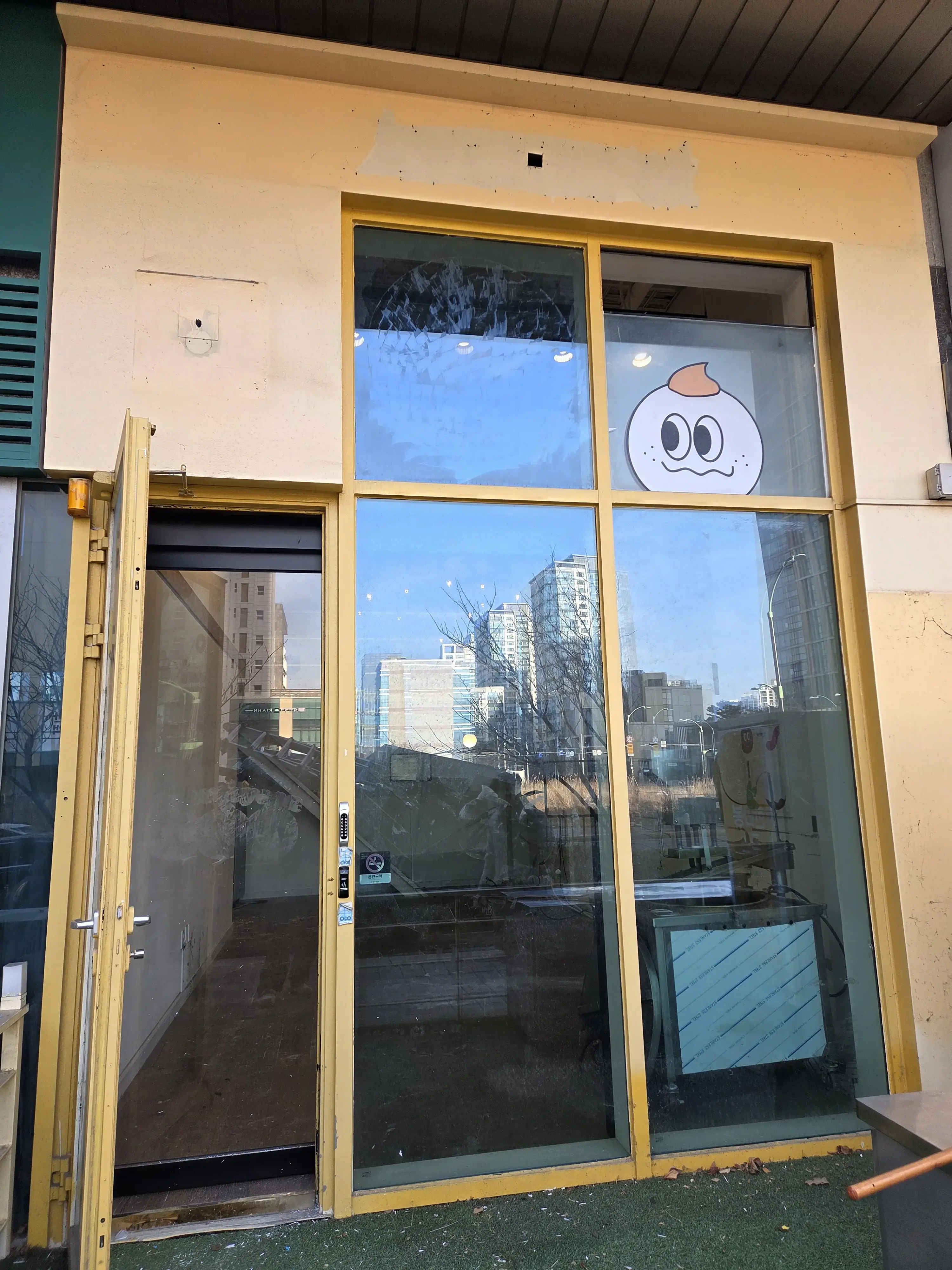 송도도넛가게철거현장1